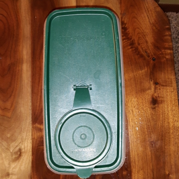 Tupperware cereal  container - Picture 3 of 9